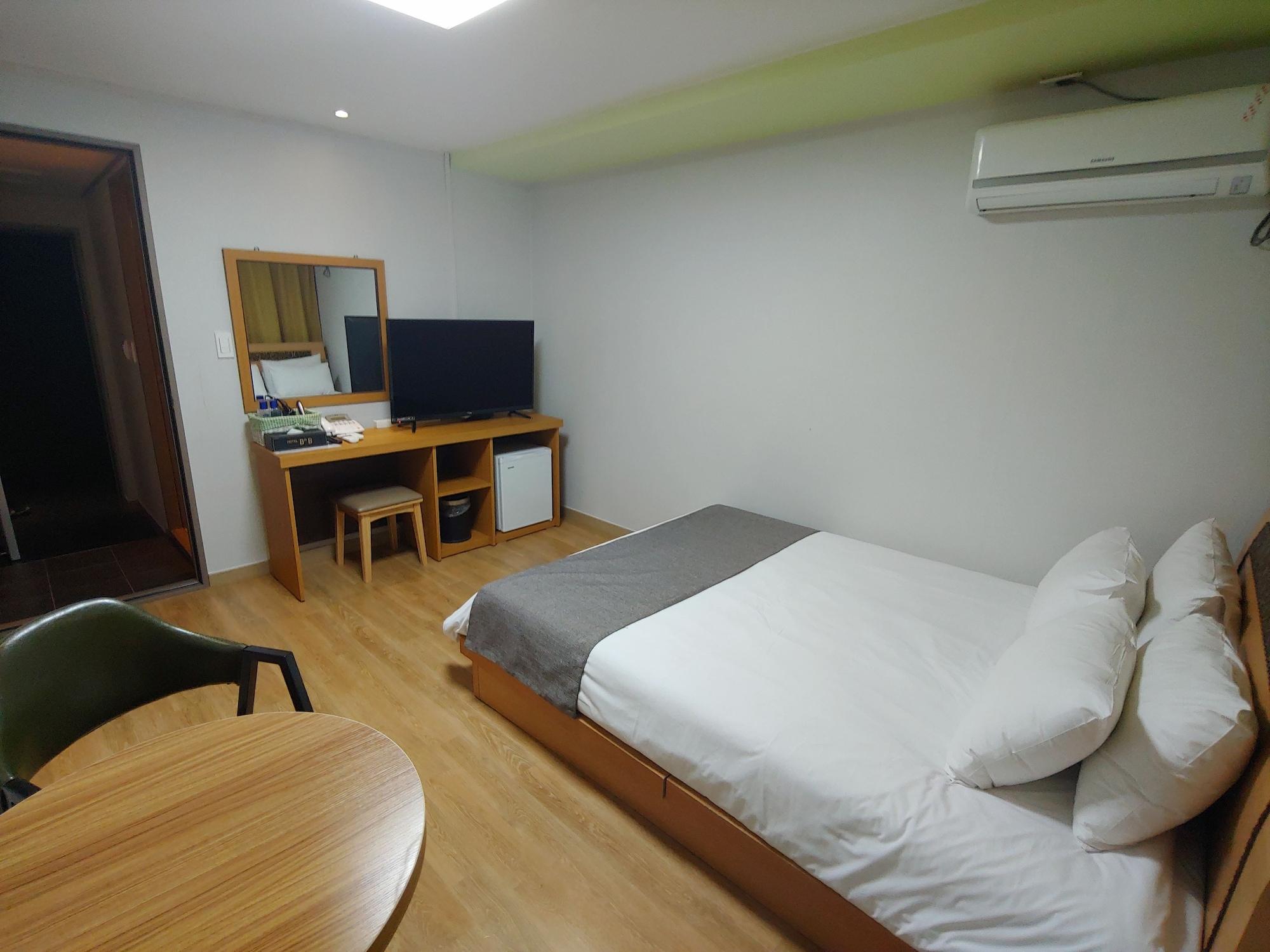 Gallery Hotel Bnb Jeju Exterior photo