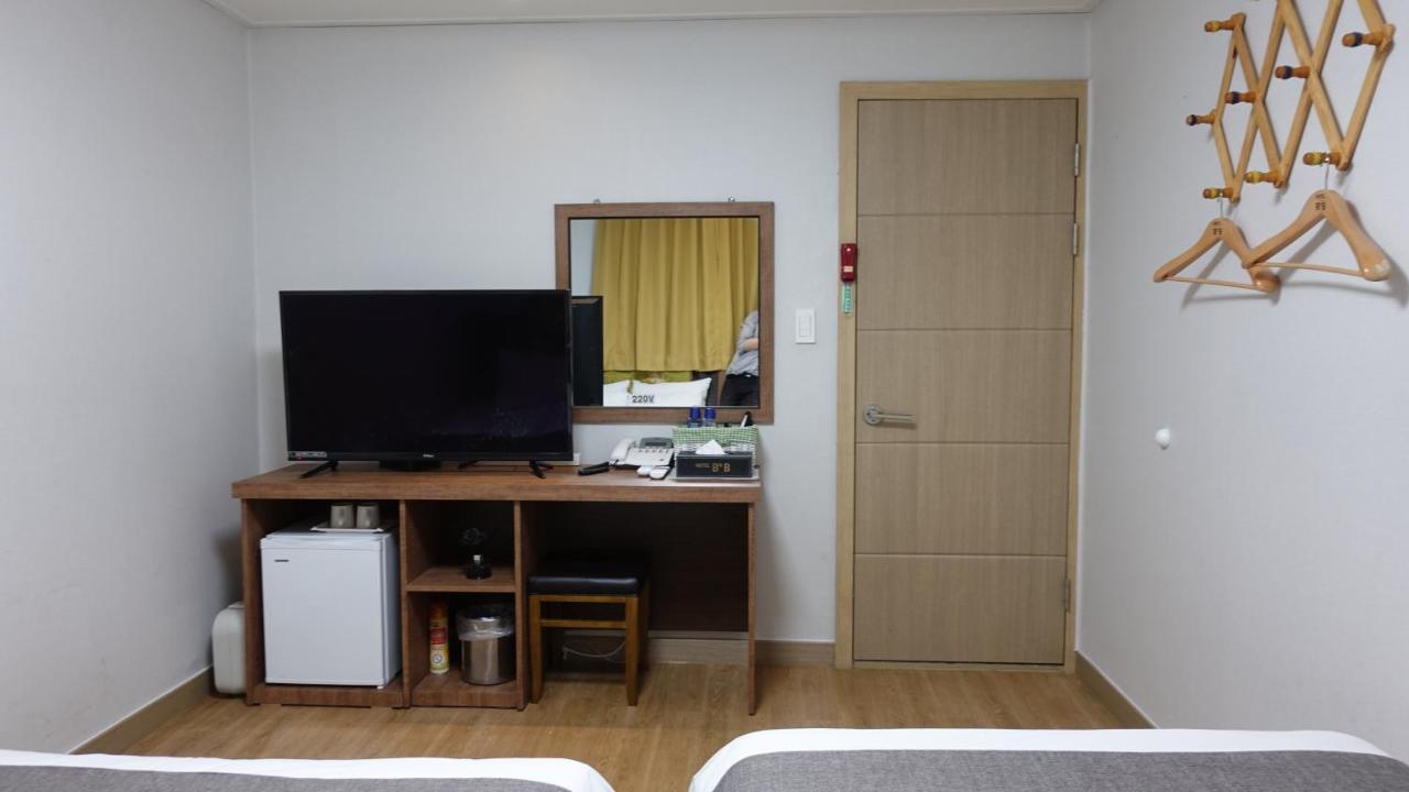 Gallery Hotel Bnb Jeju Exterior photo