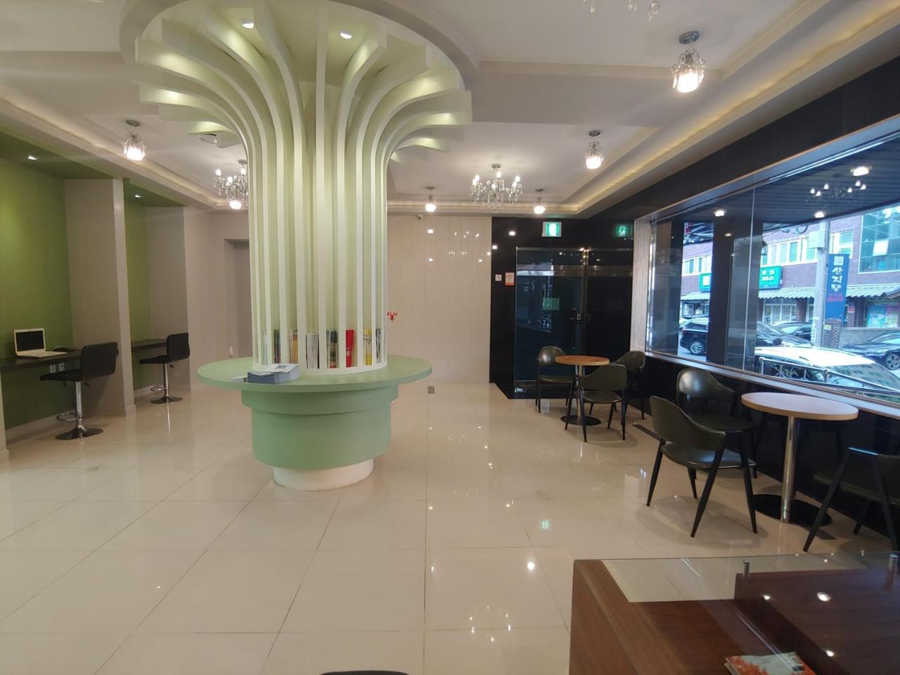 Gallery Hotel Bnb Jeju Exterior photo
