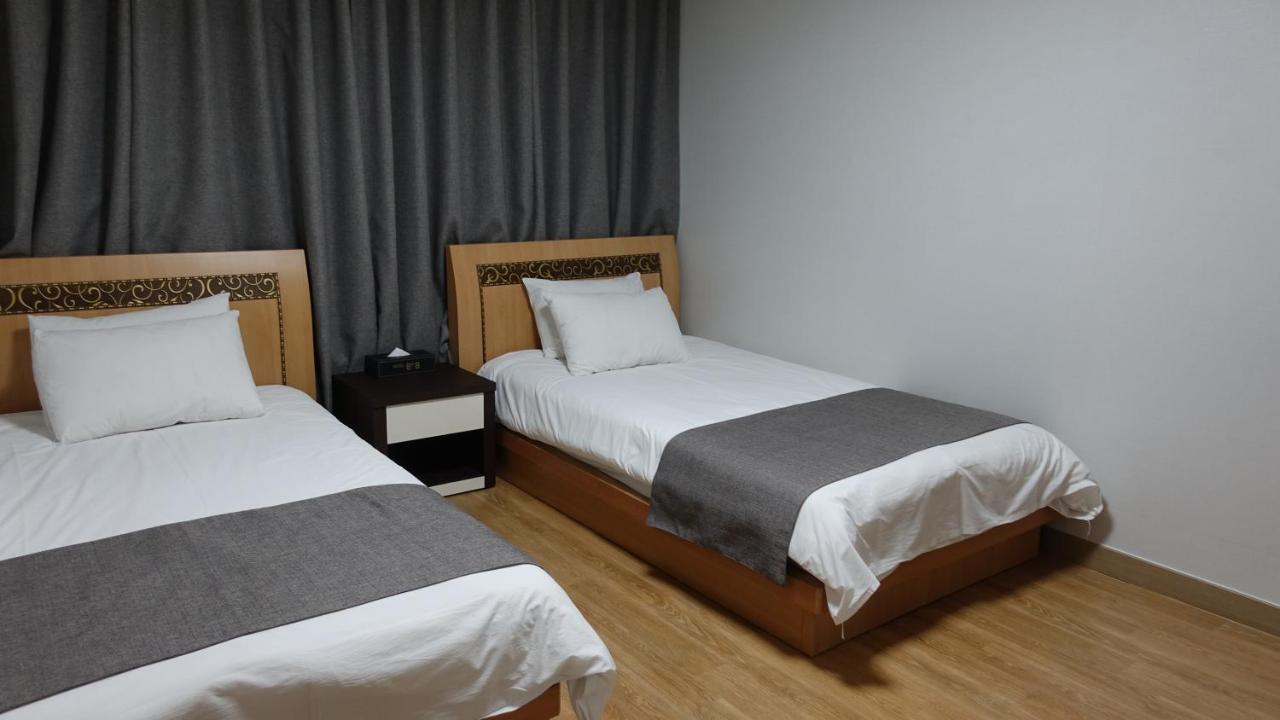 Gallery Hotel Bnb Jeju Exterior photo