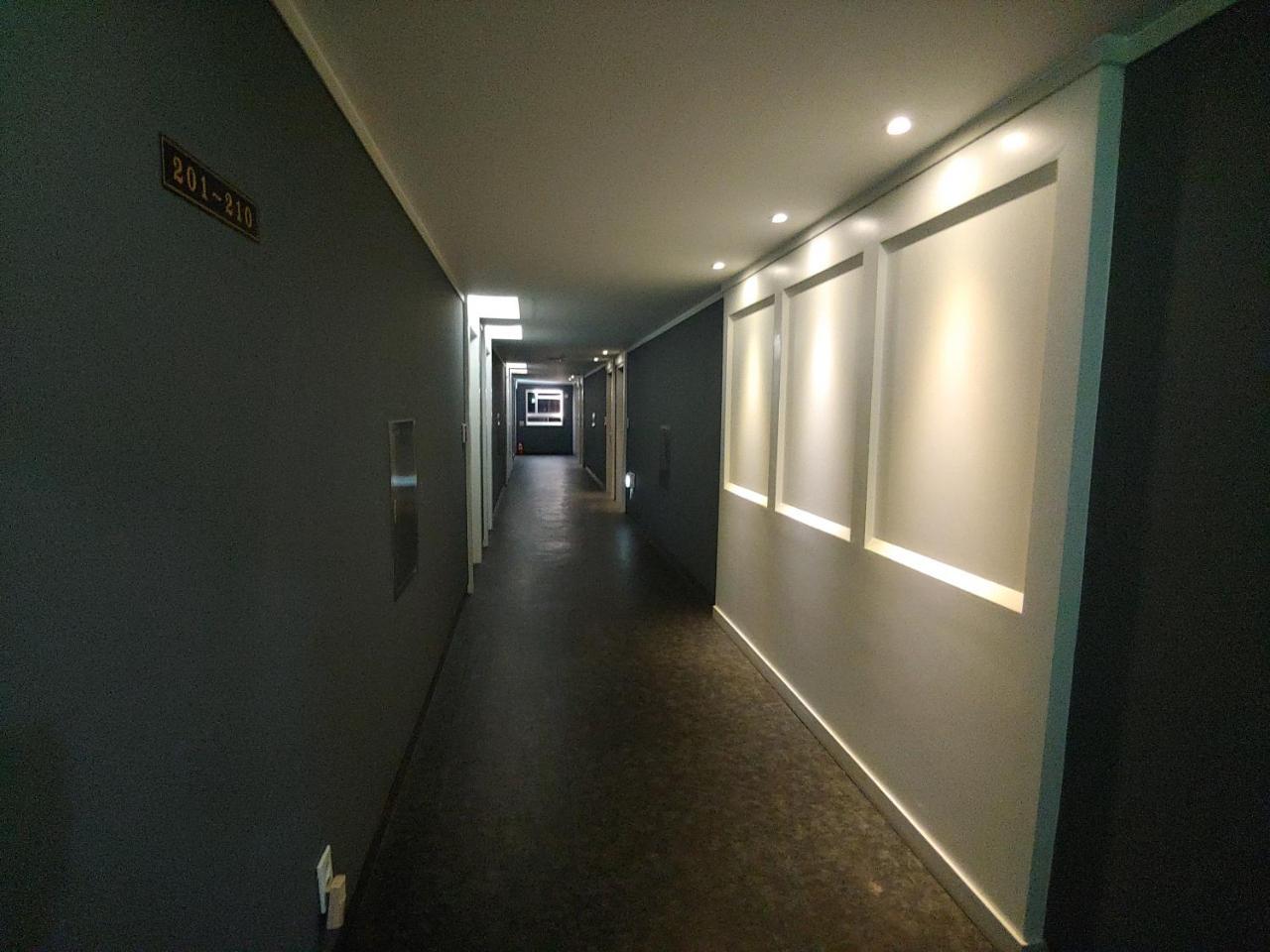 Gallery Hotel Bnb Jeju Exterior photo